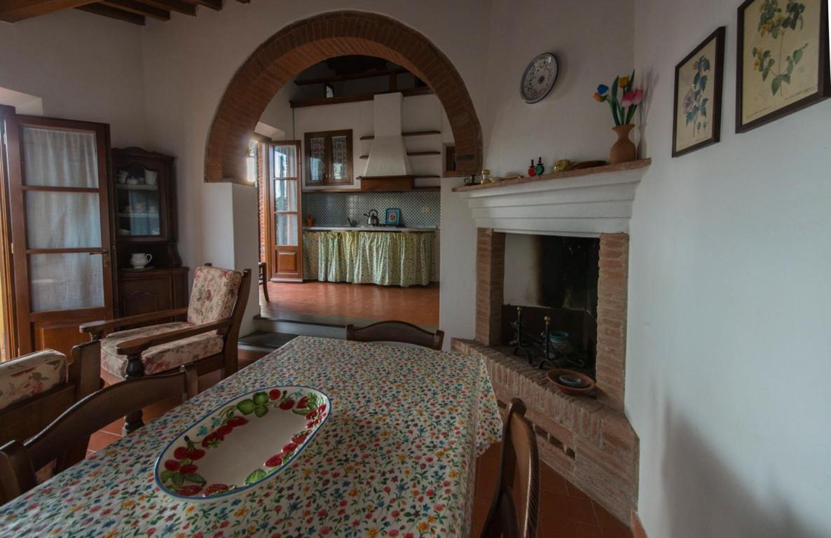 Agriturismo Poggio Al Tesoro Crespina Экстерьер фото
